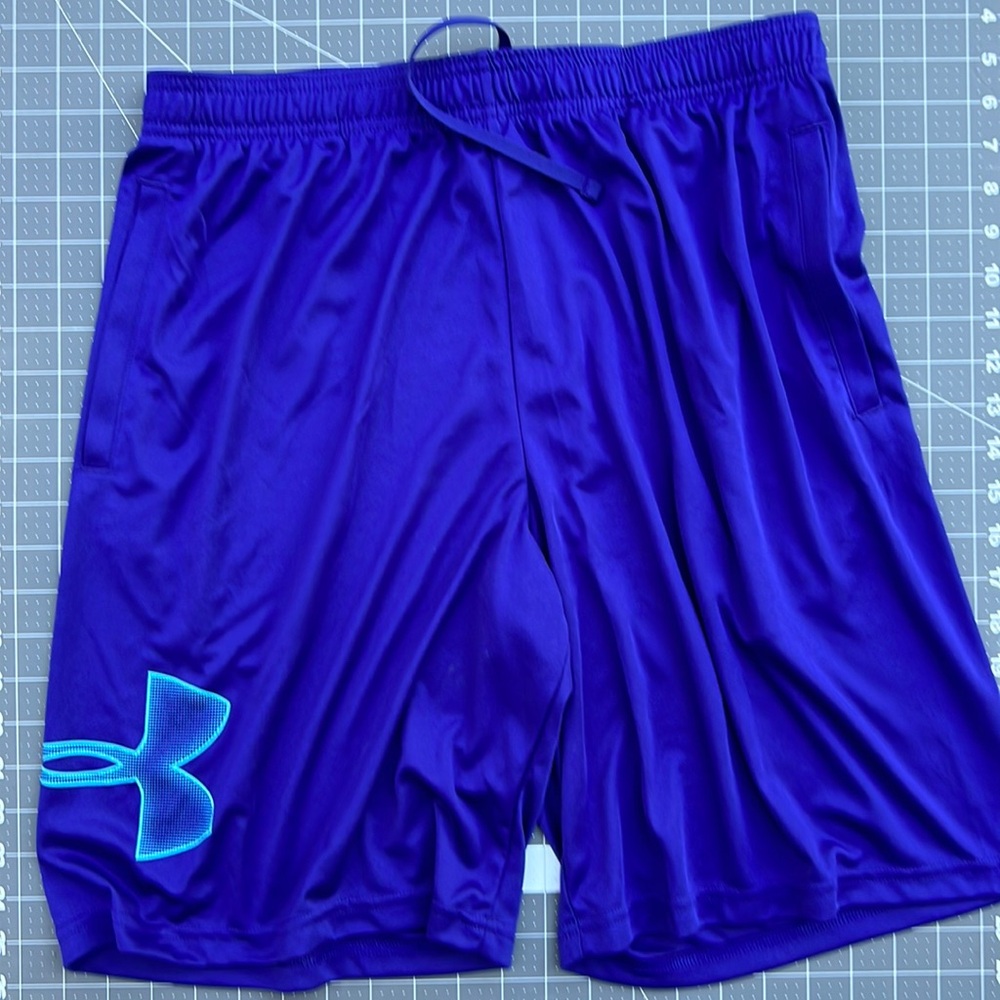 NWOT Under Armour athletic shorts size L